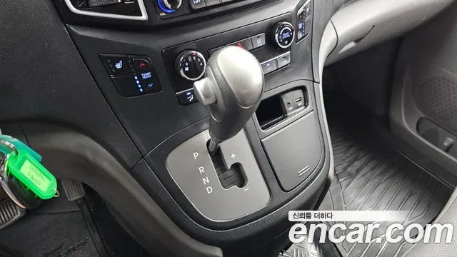 HYUNDAI GRAND STAREX 2016 — 141 832 км, серебристый, Корея — под ключ — фото 9