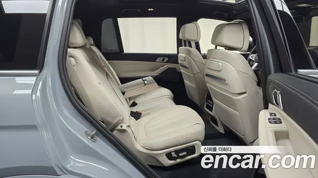 BMW X7 2026 — 9 778 км, светло-серебристый, Корея — под ключ — фото 11