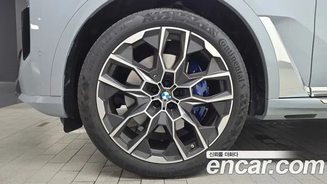 BMW X7 2026 — 9 778 км, светло-серебристый, Корея — под ключ — фото 5