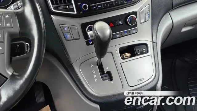 HYUNDAI GRAND STAREX 2018 — 237 776 км, серебристый, Корея — под ключ — фото 9