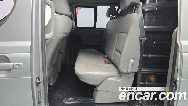 HYUNDAI GRAND STAREX 2018 — 149 777 км, серебристо-серый, Корея — под ключ — фото 11