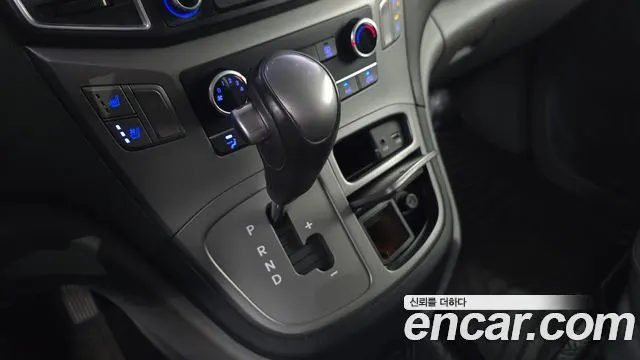 HYUNDAI GRAND STAREX 2018 — 149 777 км, серебристо-серый, Корея — под ключ — фото 9