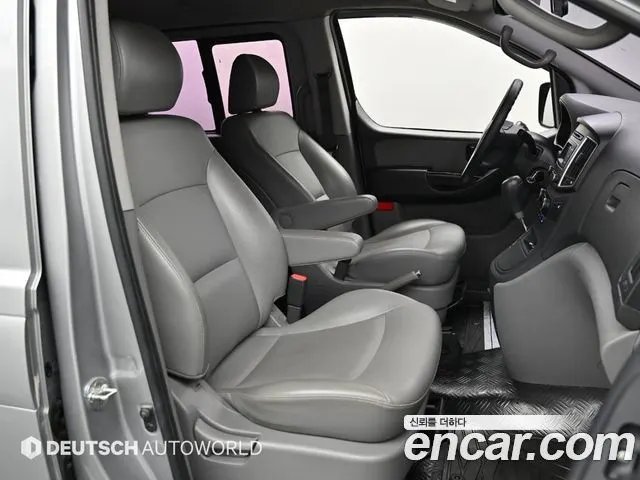 HYUNDAI GRAND STAREX 2017 — 73 659 км, серебристо-серый, Корея — под ключ — фото 9