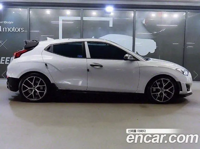 HYUNDAI VELOSTER 2019 — 90 635 км, белый, Корея — под ключ — фото 3