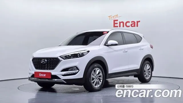 HYUNDAI TUCSON 2018 — 68 017 км, белый, Корея — под ключ — фото 1