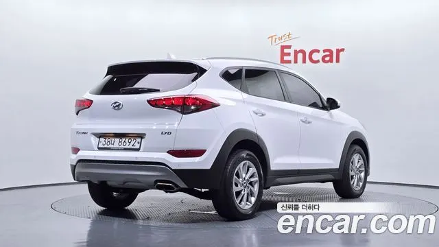 HYUNDAI TUCSON 2018 — 68 017 км, белый, Корея — под ключ — фото 2