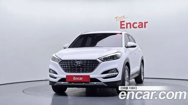 HYUNDAI TUCSON 2018 — 68 017 км, белый, Корея — под ключ — фото 3