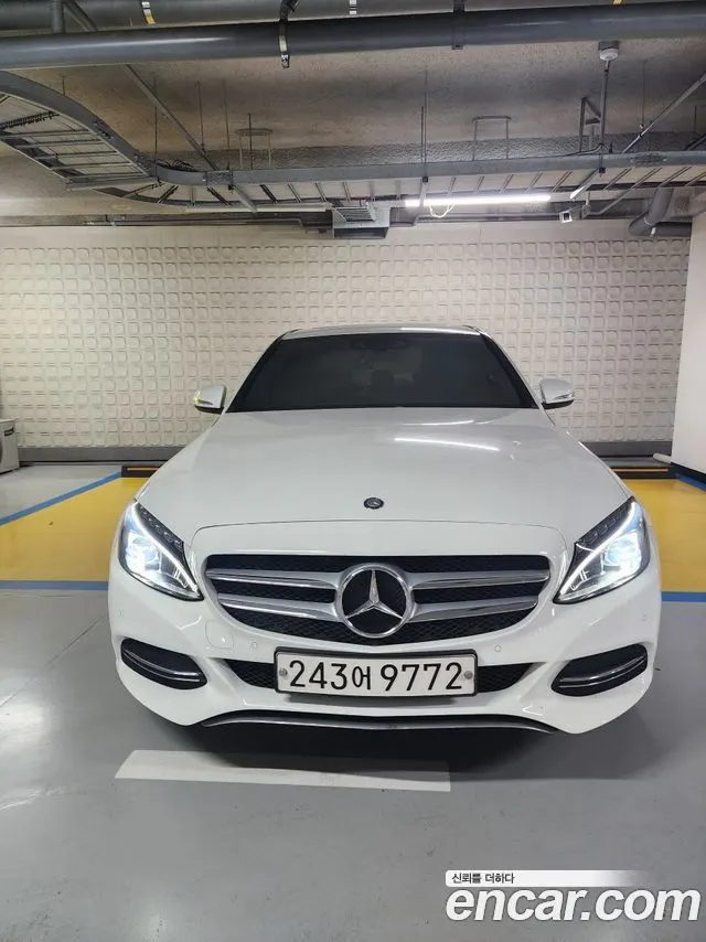 MERCEDES-BENZ C-CLASS W205 2015 — 113 000 км, белый, Корея — под ключ — фото 1