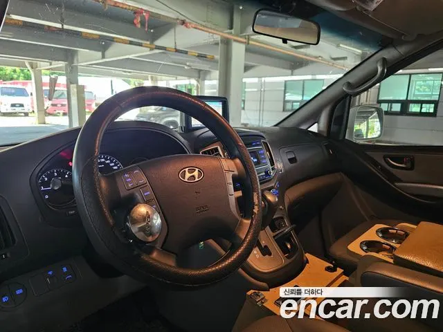 HYUNDAI GRAND STAREX 2017 — 185 000 км, белый, Корея — под ключ — фото 7