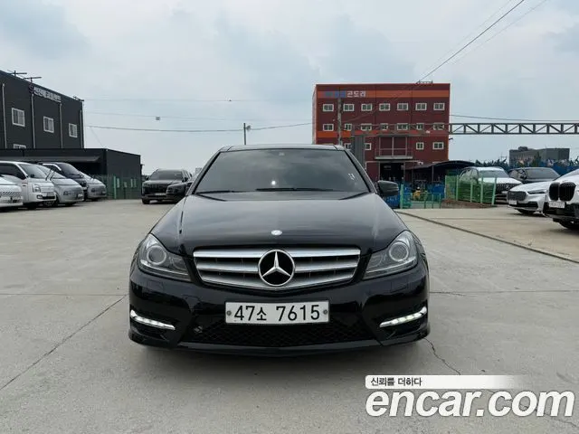 MERCEDES-BENZ C-CLASS W204 2013 — 100 897 км, чёрный, Корея — под ключ — фото 1