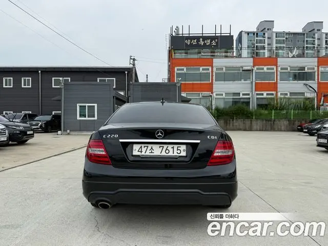 MERCEDES-BENZ C-CLASS W204 2013 — 100 897 км, чёрный, Корея — под ключ — фото 3