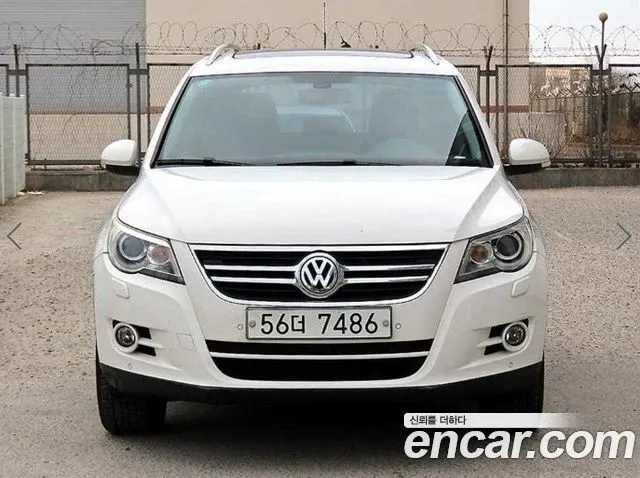 VOLKSWAGEN TIGUAN 2008 — 61 440 км, белый, Корея — под ключ — фото 1