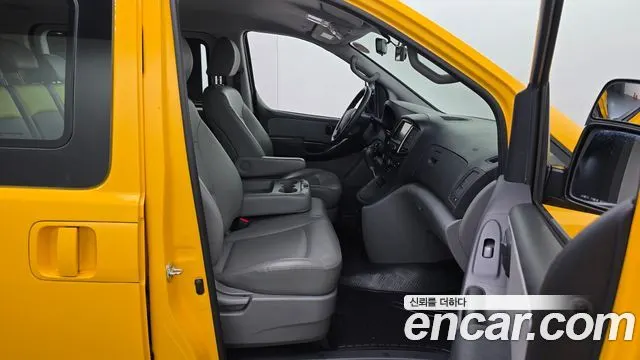 HYUNDAI GRAND STAREX 2019 — 92 915 км, жёлтый, Корея — под ключ — фото 11