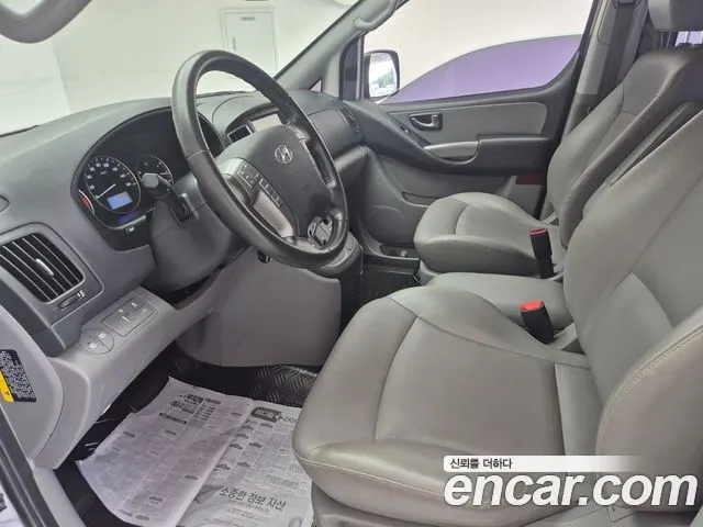 HYUNDAI GRAND STAREX 2019 — 32 403 км, серебристо-серый, Корея — под ключ — фото 10