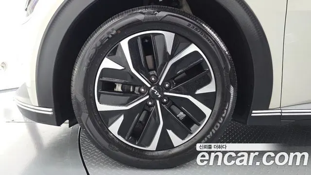 KIA EV6 2023 — 21 115 км, белый-перламутр, Корея — под ключ — фото 5