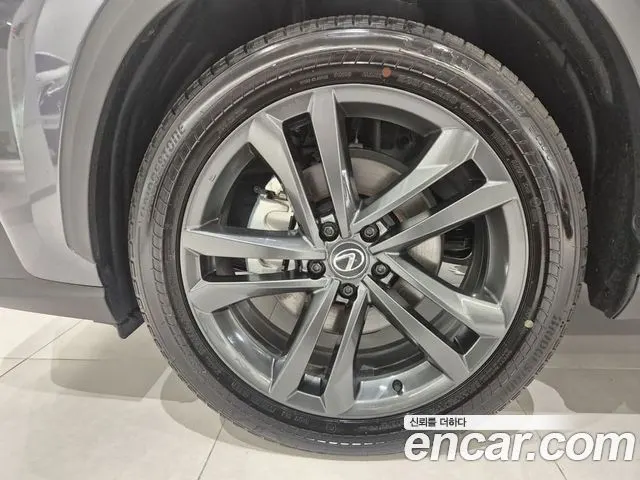 LEXUS NX350H 2025 — 4 223 км, серебристо-серый, Корея — под ключ — фото 5