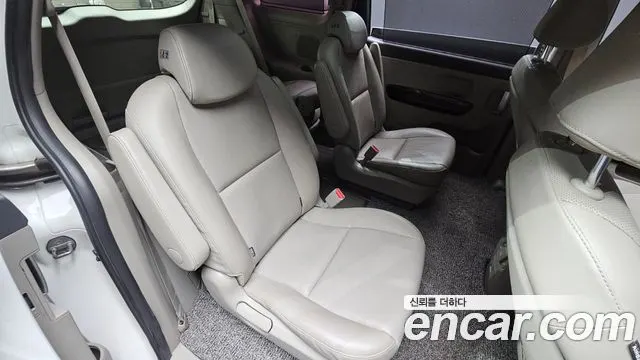 KIA CARNIVAL 2017 — 146 181 км, белый, Корея — под ключ — фото 11