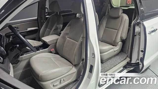 KIA CARNIVAL 2017 — 146 181 км, белый, Корея — под ключ — фото 10