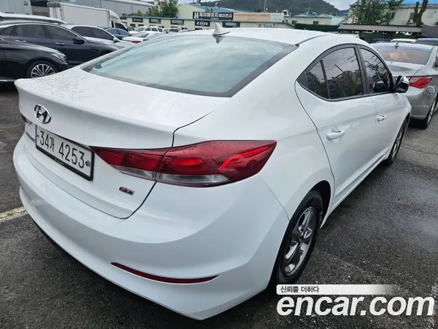 HYUNDAI AVANTE 2017 — 158 228 км, белый, Корея — под ключ — фото 2