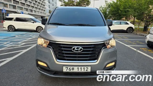 HYUNDAI GRAND STAREX 2019 — 100 909 км, серебристо-серый, Корея — под ключ — фото 1