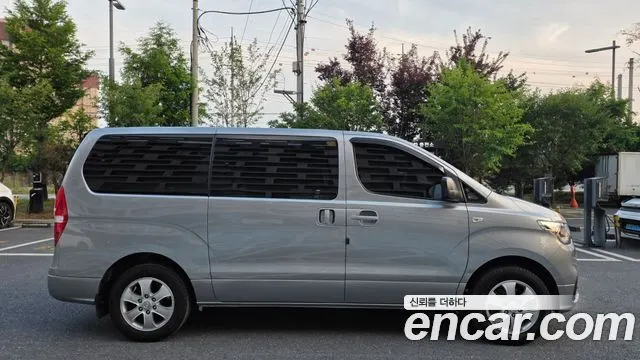 HYUNDAI GRAND STAREX 2019 — 100 909 км, серебристо-серый, Корея — под ключ — фото 3