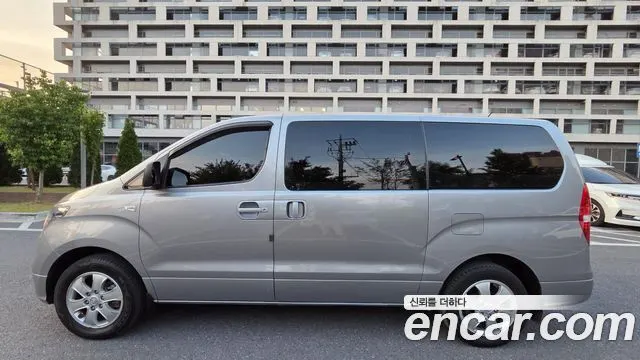 HYUNDAI GRAND STAREX 2019 — 100 909 км, серебристо-серый, Корея — под ключ — фото 9