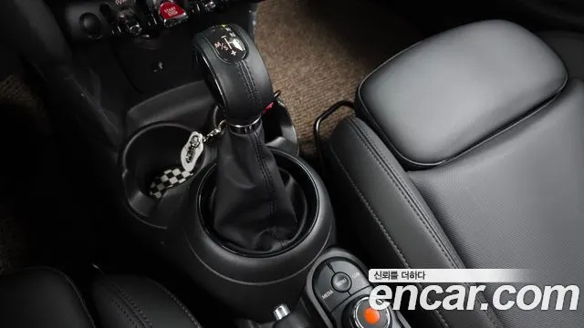 MINI COOPER 2019 — 48 126 км, белый-перламутр, Корея — под ключ — фото 9