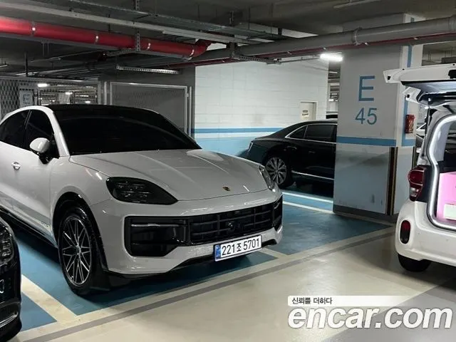 PORSCHE CAYENNE 2025 — 5 300 км, серебристо-серый, Корея — под ключ — фото 2