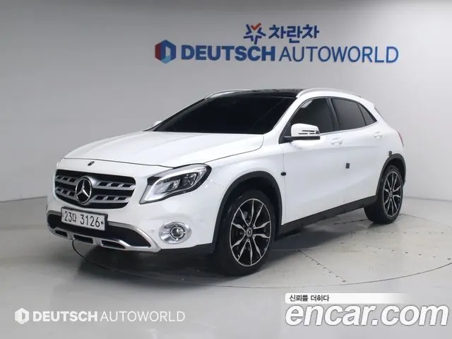 MERCEDES-BENZ GLA-CLASS X156 2019 — 109 061 км, белый, Корея — под ключ — фото 1