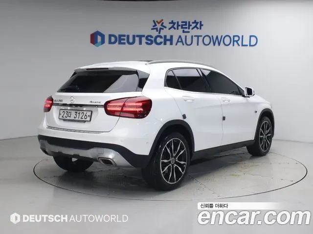 MERCEDES-BENZ GLA-CLASS X156 2019 — 109 061 км, белый, Корея — под ключ — фото 2