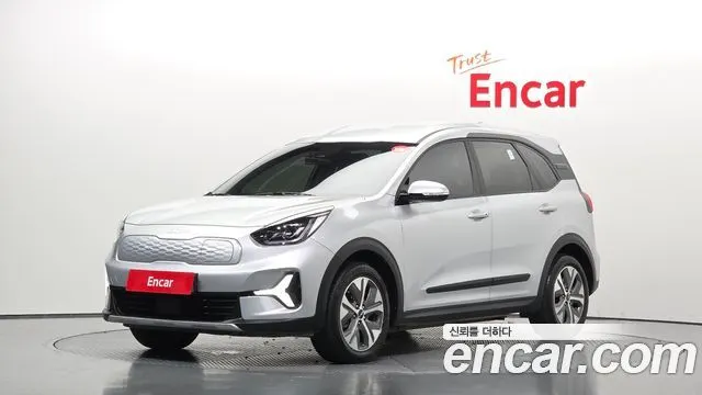 KIA NIRO PLUS 2023 — 57 287 км, серебристый, Корея — под ключ — фото 1