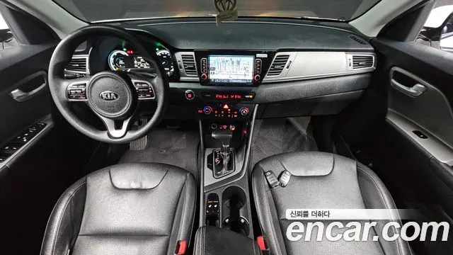KIA NIRO 2018 — 132 541 км, белый, Корея — под ключ — фото 7