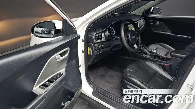 KIA NIRO 2018 — 132 541 км, белый, Корея — под ключ — фото 10
