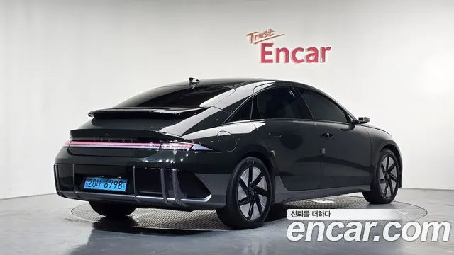 HYUNDAI IONIQ 6 2023 — 72 739 км, тёмно-зелёный, Корея — под ключ — фото 1