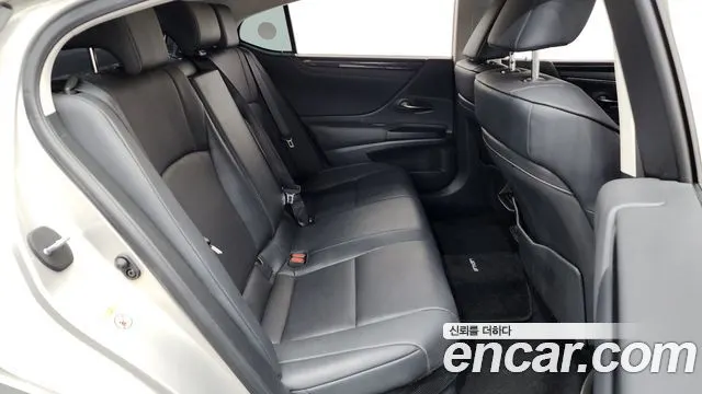 LEXUS ES300H 2019 — 95 366 км, белый-перламутр, Корея — под ключ — фото 11