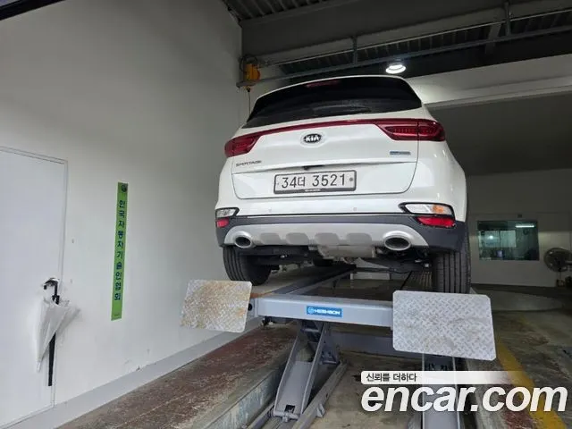 KIA SPORTAGE THE BOLD 2019 — 153 387 км, белый, Корея — под ключ — фото 2