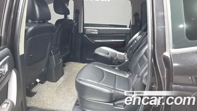 KGM KORANDO TURISMO 2017 — 140 106 км, чёрный, Корея — под ключ — фото 12