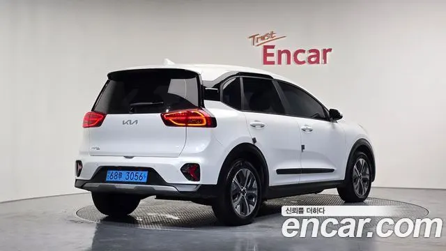 KIA NIRO PLUS 2023 — 137 327 км, белый, Корея — под ключ — фото 2