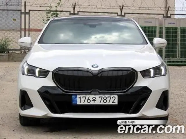 BMW 5 SERIES 2024 — 39 900 км, белый, Корея — под ключ — фото 11