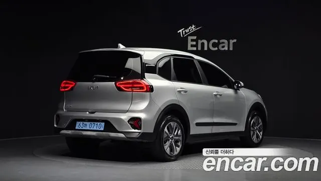 KIA NIRO PLUS 2023 — 52 780 км, серебристый, Корея — под ключ — фото 2