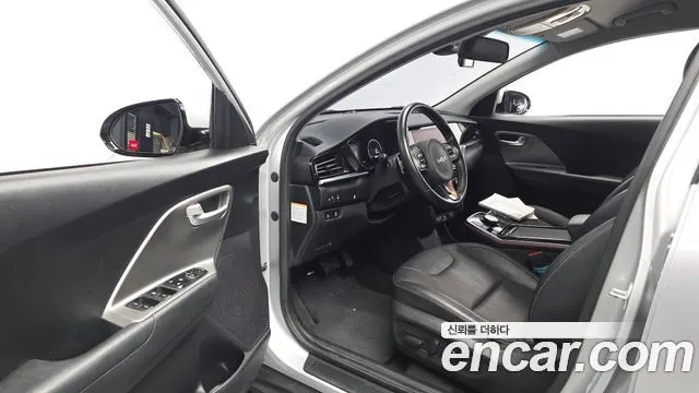 KIA NIRO PLUS 2023 — 123 622 км, серебристый, Корея — под ключ — фото 10