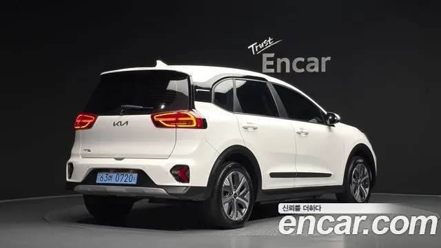 KIA NIRO PLUS 2023 — 67 171 км, белый, Корея — под ключ — фото 2