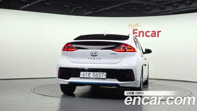 HYUNDAI IONIQ HYBRID 2017 — 202 210 км, белый, Корея — под ключ — фото 4