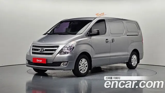 HYUNDAI GRAND STAREX 2017 — 105 327 км, серебристый, Корея — под ключ — фото 1
