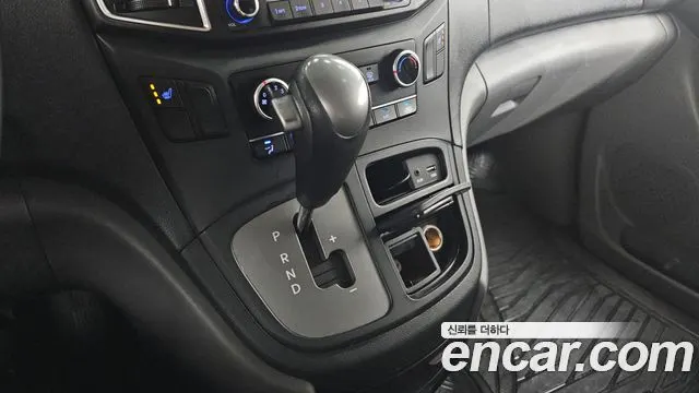 HYUNDAI GRAND STAREX 2017 — 105 327 км, серебристый, Корея — под ключ — фото 9