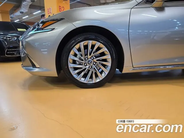 LEXUS ES300H 2026 — 7 565 км, светло-золотистый, Корея — под ключ — фото 5