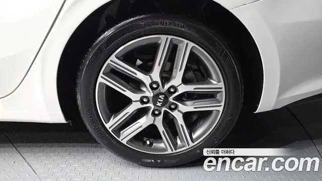 KIA K3 2020 — 21 389 км, белый, Корея — под ключ — фото 5