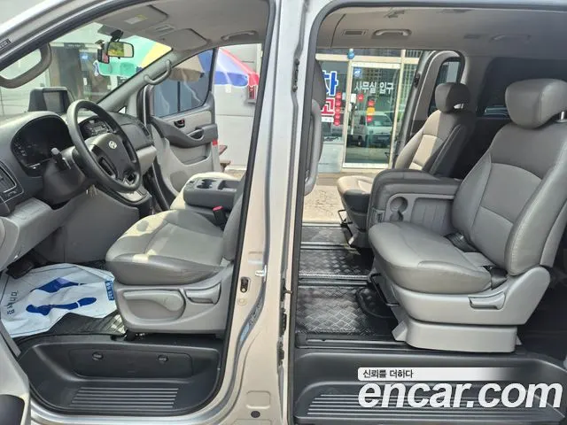 HYUNDAI GRAND STAREX 2012 — 129 267 км, серебристый, Корея — под ключ — фото 9