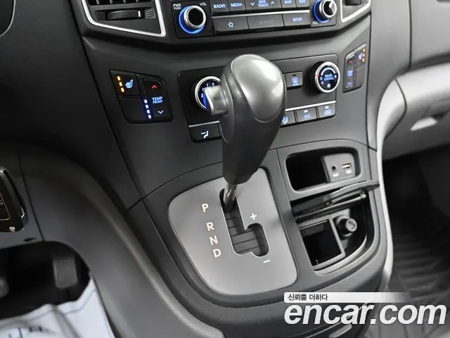 HYUNDAI GRAND STAREX 2019 — 94 895 км, серебристый, Корея — под ключ — фото 9