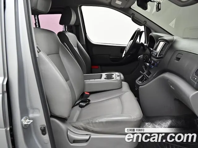 HYUNDAI GRAND STAREX 2019 — 94 895 км, серебристый, Корея — под ключ — фото 10